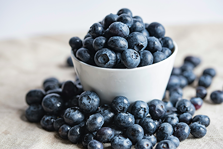 a bowl of blueberries